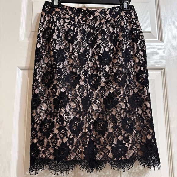 Banana Republic Black Lace Pencil Skirt 🖤 - Picture 2 of 13